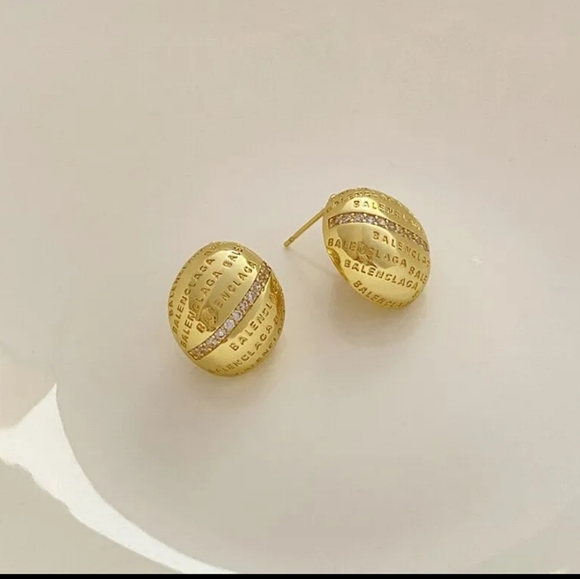 Gold colour Earrings - Picture 3 of 5